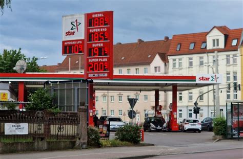 Halle (Saale) derzeit 31 Tankstellen .